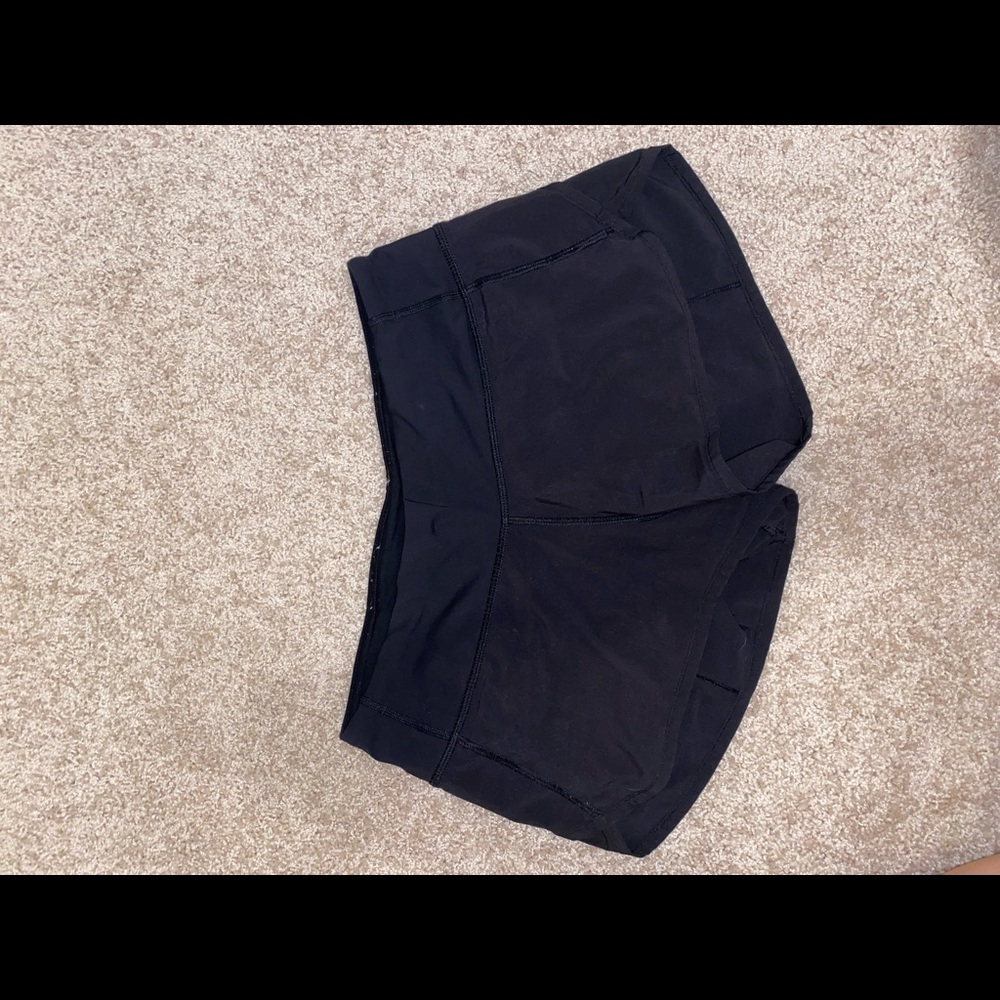 Lululemon hotty hot low-rise 2.5 inch shorts